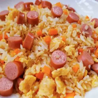 Hình ảnh Cơm chiên Dương Châu - xúc xích