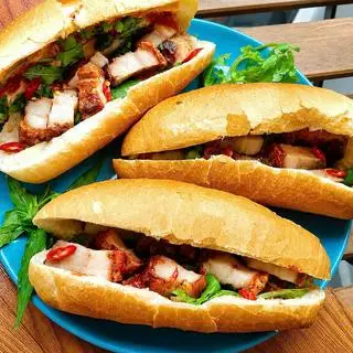 Hình ảnh Bánh mì heo quay - xá xíu - 燒肉 - 叉燒越南麵包
