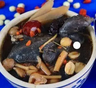 Hình ảnh Gà ác hầm thuốc bắc