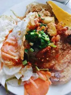 Hình ảnh Cơm Sườn chả ốp la