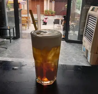 Hình ảnh Trà sen vàng kem sữa
