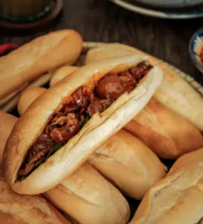 Hình ảnh Bánh mì thịt xíu Huế