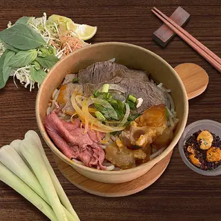 Hình ảnh Bún bò Huế Tái nạm gân