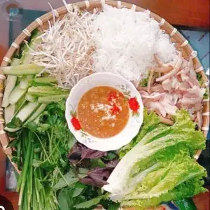 Hình ảnh Tai heo cuốn bánh tráng