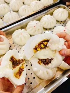 Hình ảnh Bánh bao bò bò ngô phô mai
