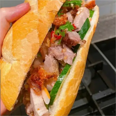 Hình ảnh Bánh mì heo quay