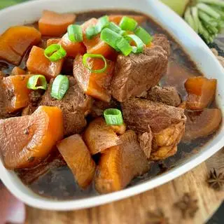 Hình ảnh Cơm thịt  kho cải