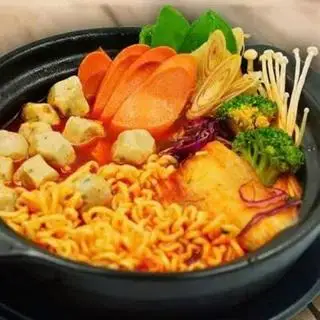 Hình ảnh Mỳ cay xúc xích cá viên