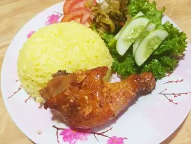 Hình ảnh Cơm Gà Xối Mỡ Ông Địa - Phạm Văn Đồng