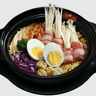 Hình ảnh Mì kim chi bò Mỹ trứng