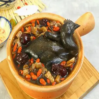 Hình ảnh Gà đen hầm đảng sâm