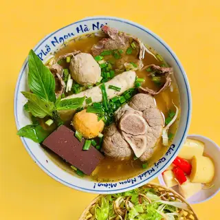 Hình ảnh Bún bò Huế đặc biệt