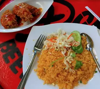 Hình ảnh Cơm gà viên sốt cay HaKi