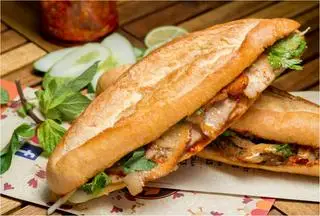 Hình ảnh Bánh mì thịt xá xíu - chả bò