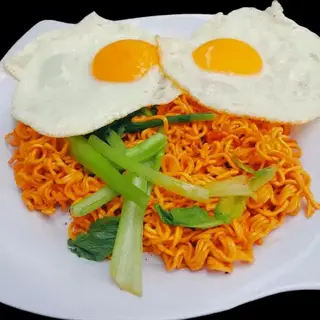 Hình ảnh Mì trộn trứng ốp la