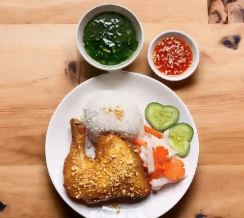 Hình ảnh Combo cơm gà sốt mắm tỏi lớn + trà
