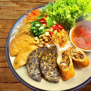 Hình ảnh Bún nem nướng - vermicelli with vegetarian lemongrass grilled meat - spring rolls