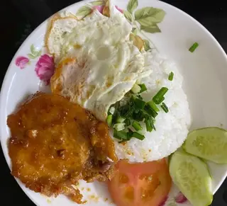 Hình ảnh Cơm sườn ốp la