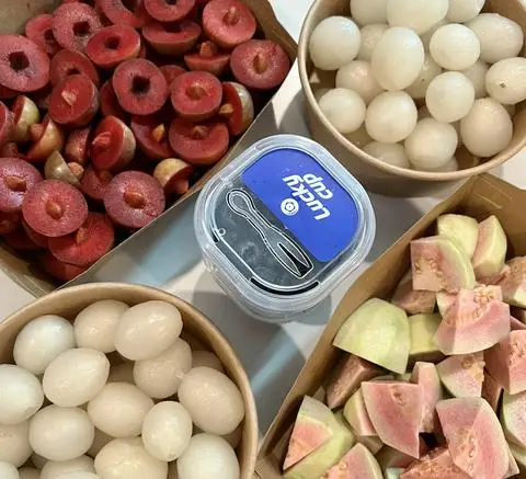 Hình ảnh Em Pé Bán Trái Cây - Trái Cây Cắt Sẵn - Chu Văn An