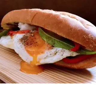 Hình ảnh Bánh mì nóng giòn ốp la
