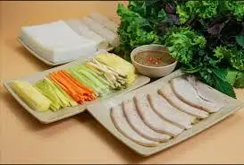Hình ảnh Bánh trang cuốn thịt heo luộc
