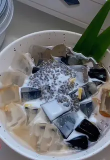 Hình ảnh Thạch đen nước cốt dừa