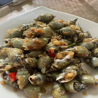 Hình ảnh Ốc cà na xào bơ tỏi