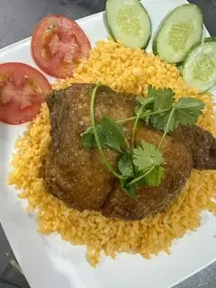Hình ảnh Cơm gà xối mỡ - má