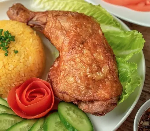 Hình ảnh Cơm đùi gà xối mắm