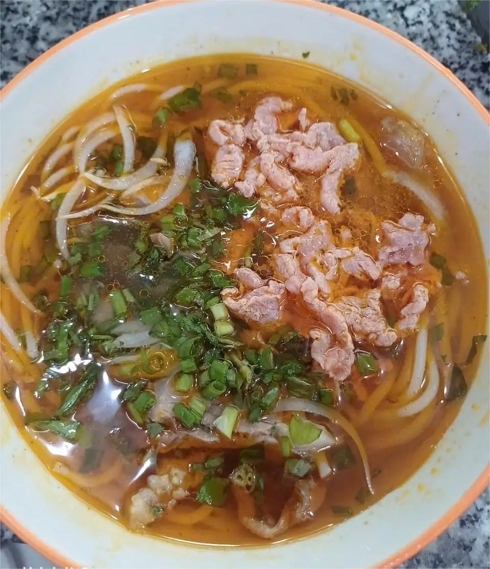 Hình ảnh Bún bò tái nạm