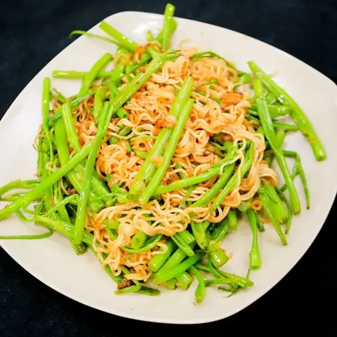 Hình ảnh Mì xào rau muống