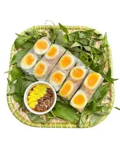 Hình ảnh Bánh tráng cuốn trứng lòng đào chấm sốt me