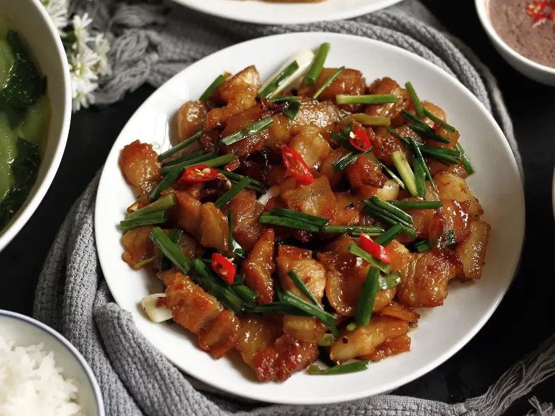 Hình ảnh Cơm thịt rang cháy cạnh