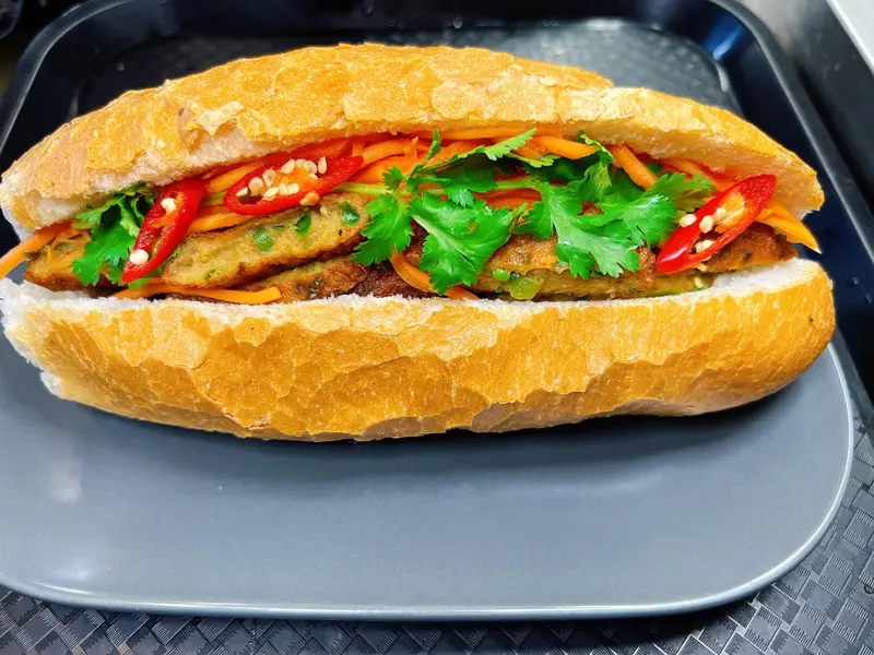 Hình ảnh Bánh mì chả cá
