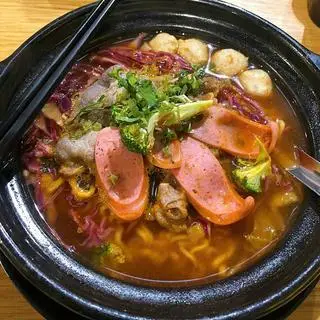 Hình ảnh Mì cay xúc xích