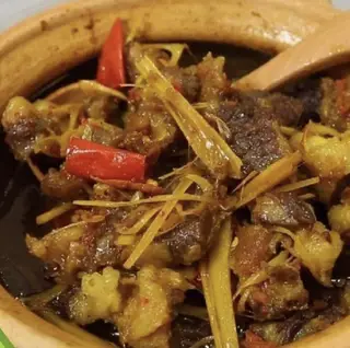 Hình ảnh Cơm bò gân kho sả ớt