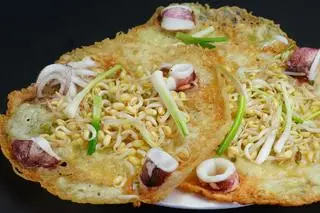 Hình ảnh Bánh xèo mực tươi