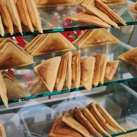 Hình ảnh Bánh Hotdog & Trứng Cút Hấp Muối - Bùi Minh Trực