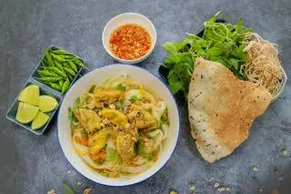 Hình ảnh Mì Quảng sườn gà