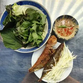 Hình ảnh Cá chiên chấm mắm xoài