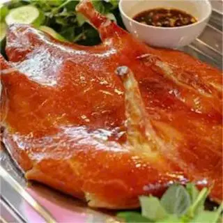 Hình ảnh Nửa vịt quay da giòn vịt quay Tỳ Bà