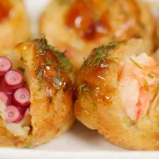 Hình ảnh Takoyaki nhân bạch tuộc 4 viên - tôm 4 viên (8 pcs mixèd)