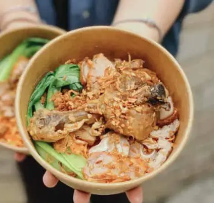 Hình ảnh Mì trộn gà đặc biệt