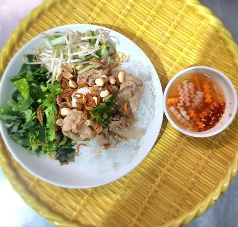Hình ảnh Bún thịt heo xào