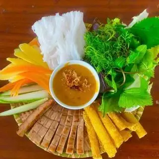 Hình ảnh Nem nướng phần 1 người - 1 chai sâm lục vị