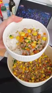 Hình ảnh Cơm thịt băm xào ngô+món phụ