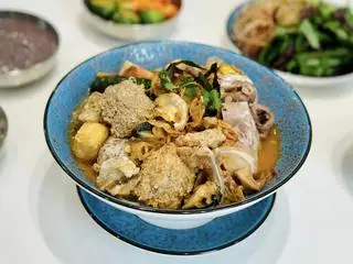 Hình ảnh Bún riêu sườn sụn cua ốc chả