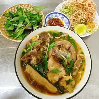 Hình ảnh Bún bò full topping siêu thượng hạng