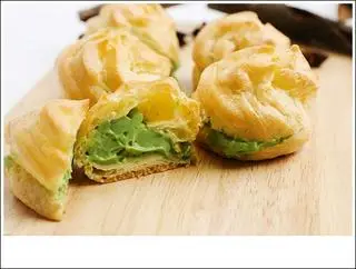 Hình ảnh Bánh su kem trà xanh