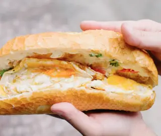 Hình ảnh Bánh mì ốp la 2 trứng